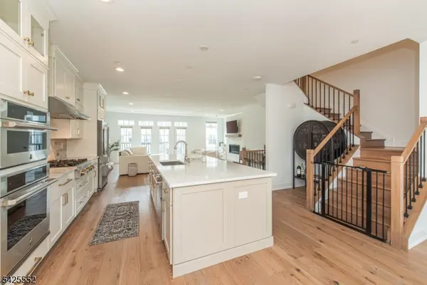 15 Cinnamon Dr, Upper Saddle River Boro, NJ 07458