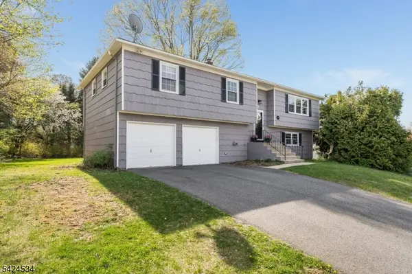 214 Powderhorn Dr, Lopatcong Twp., NJ 08865
