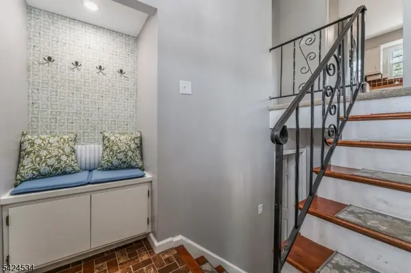 214 Powderhorn Dr, Lopatcong Twp., NJ 08865