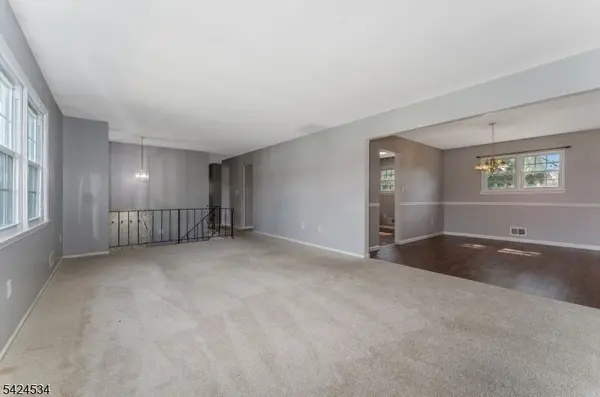 214 Powderhorn Dr, Lopatcong Twp., NJ 08865