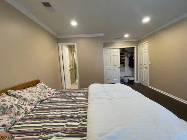 28 Commonwealth Dr, Bernards Twp., NJ 07920