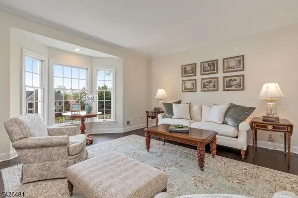 5 Cotswold Ln, Warren Twp., NJ 07059