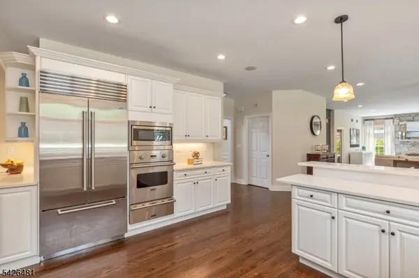 5 Cotswold Ln, Warren Twp., NJ 07059