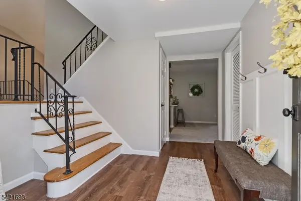 16 Crest Dr, Washington Twp., NJ 07853