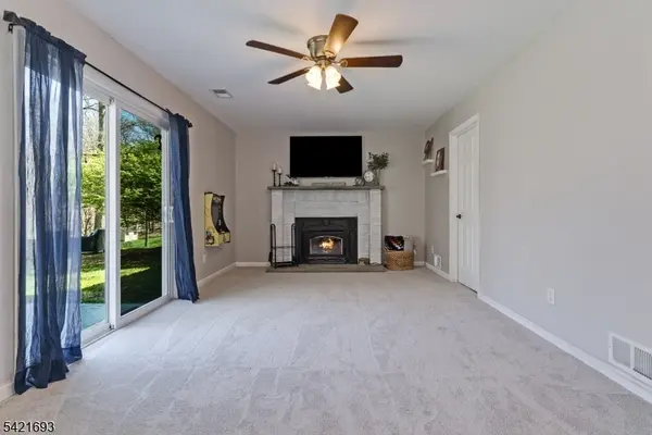 16 Crest Dr, Washington Twp., NJ 07853