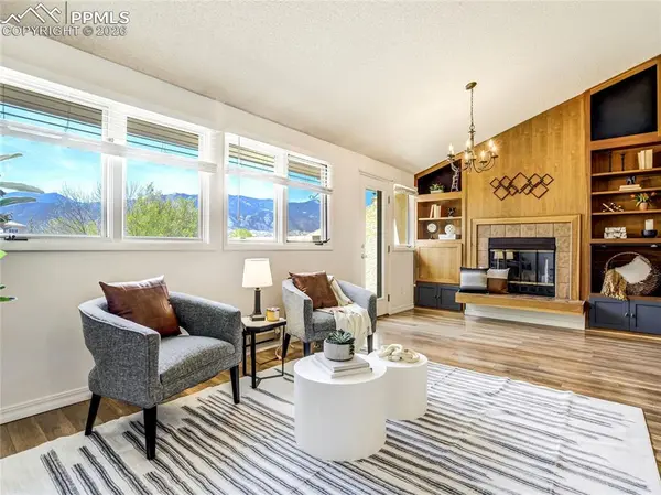 518 Observatory DR, Colorado Springs, CO 80904