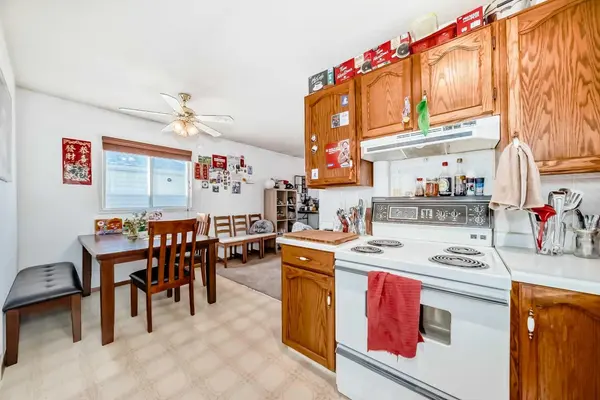 142 Hunterhorn DR NE, Calgary, AB T3P0B1