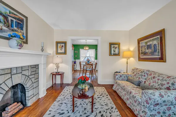 80 Roseneath GDNS, Toronto C03, ON M6C 3X6