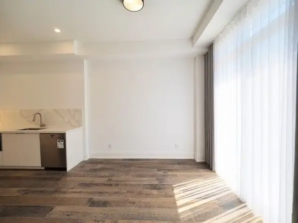 17 Greenbriar RD #2, Toronto C15, ON M2K 0G7