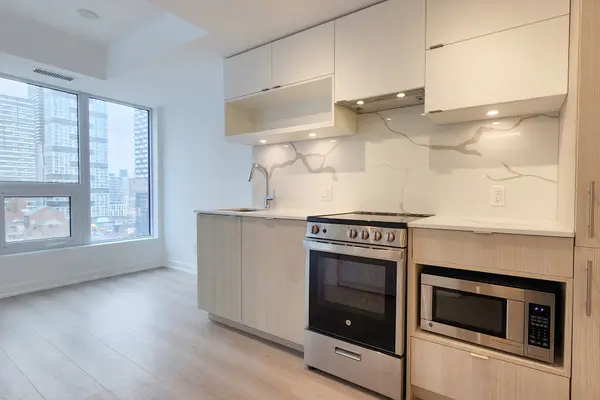 100 Queen ST E #1816, Toronto C08, ON M5C 0B5