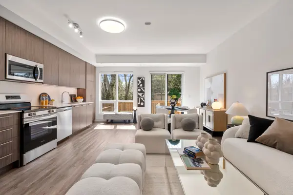 851 Sheppard AVE W #44, Toronto C06, ON M3H 0G2