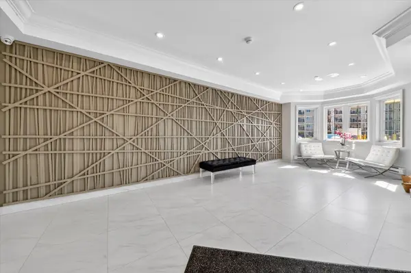 80 Shipway AVE #215, Clarington, ON L1B 0V8