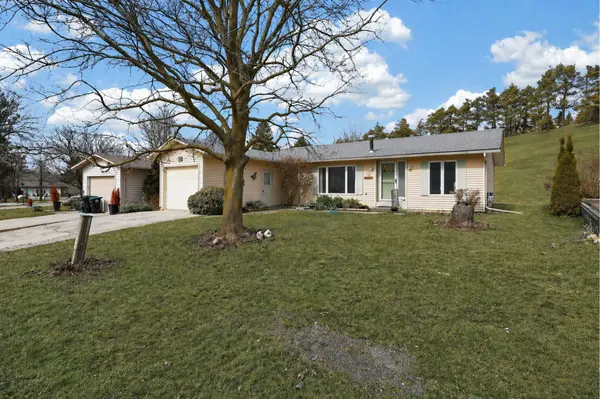 4 Tecumseth Pines DR, New Tecumseth, ON L0G 1W0