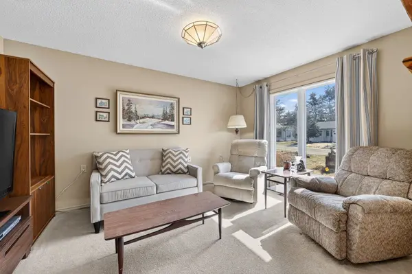 4 Tecumseth Pines DR, New Tecumseth, ON L0G 1W0