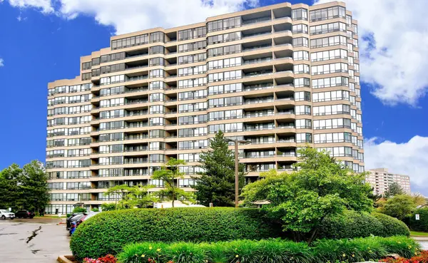 32 Clarissa DR #524, Richmond Hill, ON L4C 9R7