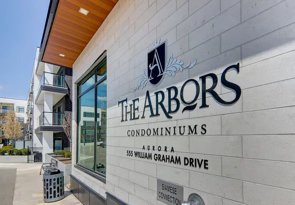 555 William Graham DR #348, Aurora, ON L4G 4H9