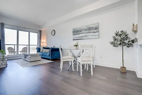 555 William Graham DR #348, Aurora, ON L4G 4H9