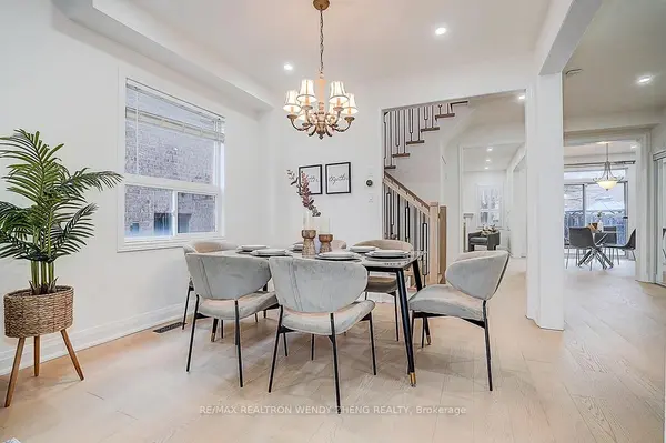 16 Hartwell WAY, Aurora, ON L4G 7X7