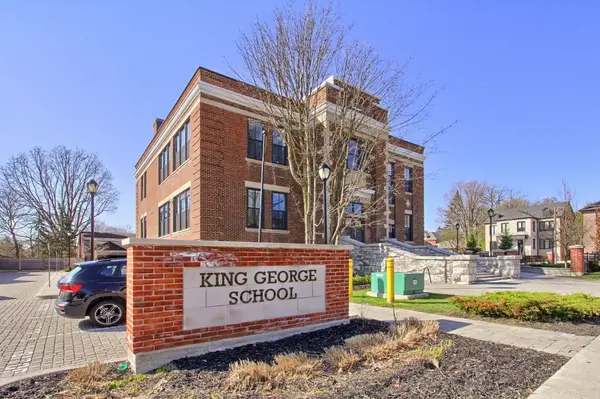 400 Park AVE #203, Newmarket, ON L3Y 1V8