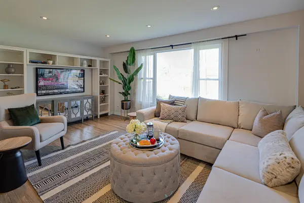 251 Stouffer ST, Whitchurch-stouffville, ON L4A 4Y8