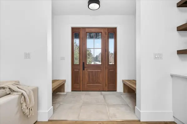 65 Ghibb AVE, Springwater, ON L9X 2A7