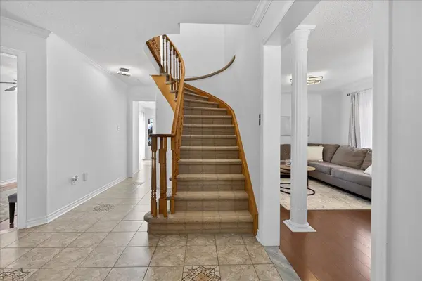 28 Hawkins DR, Barrie, ON L4N 0A6