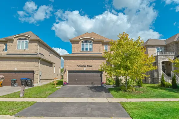 9 Academy AVE, Wasaga Beach, ON L9Z 1J4