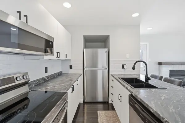 23 Dawson DR #109, Collingwood, ON L9Y 5B4