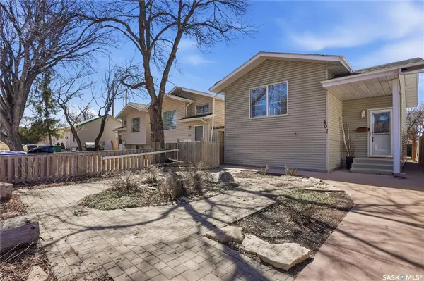 607 J AVENUE N, Saskatoon, SK S7L 2K6