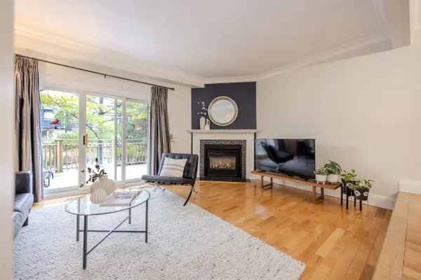 1060 Walden CIR #50, Mississauga, ON L5J 4J9