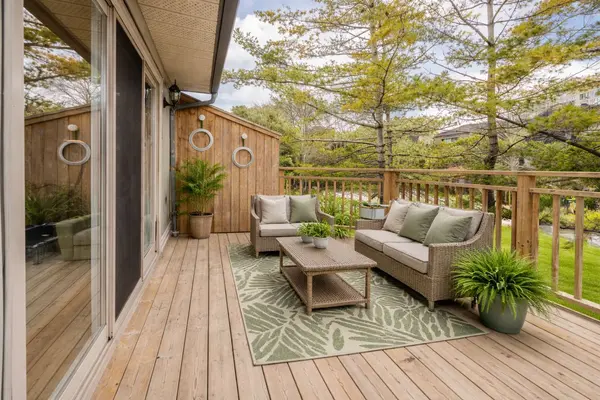 1060 Walden CIR #50, Mississauga, ON L5J 4J9