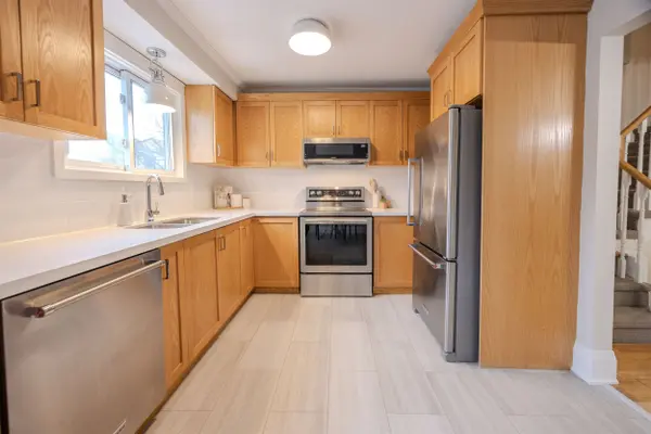 1060 Walden CIR #50, Mississauga, ON L5J 4J9