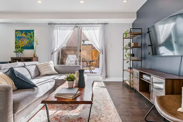 469 Claridge RD #5, Burlington, ON L7N 2S1