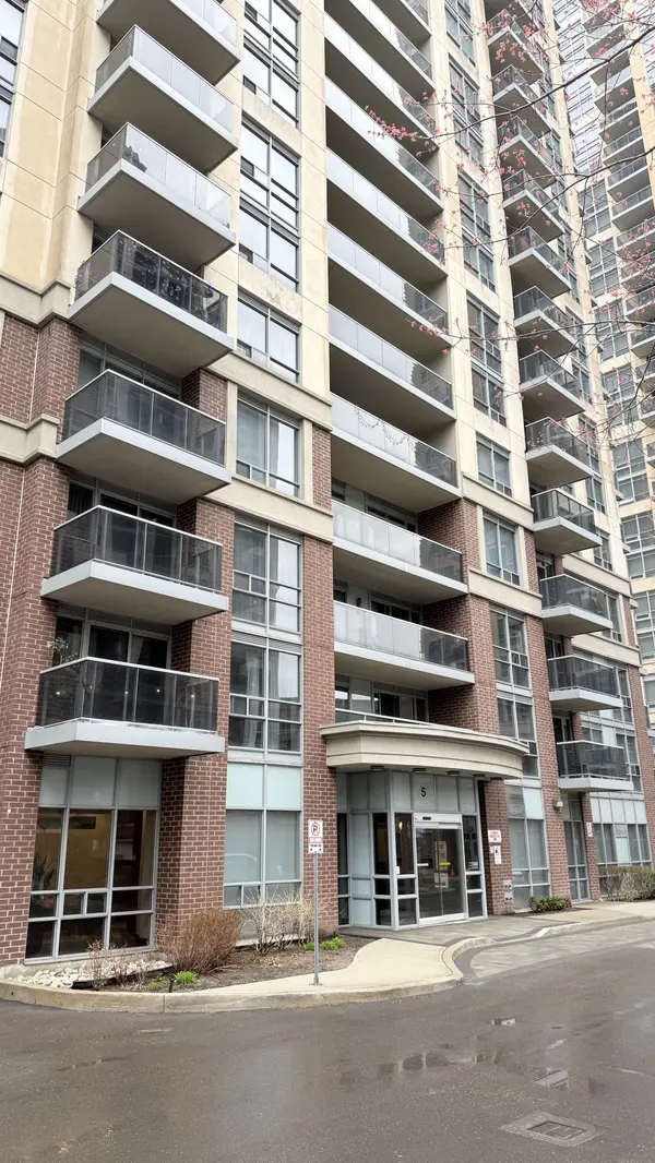 5 Michael Power PL #704, Toronto W08, ON M9A 0A3