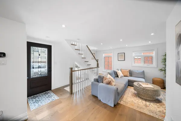 36 Mississauga RD N, Mississauga, ON L5H 2H6