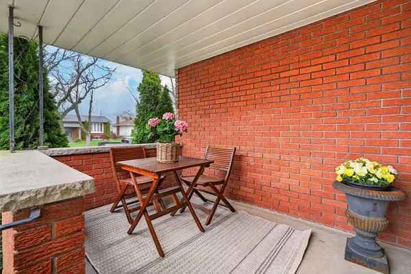 1502 Barker AVE, Burlington, ON L7P 2R4