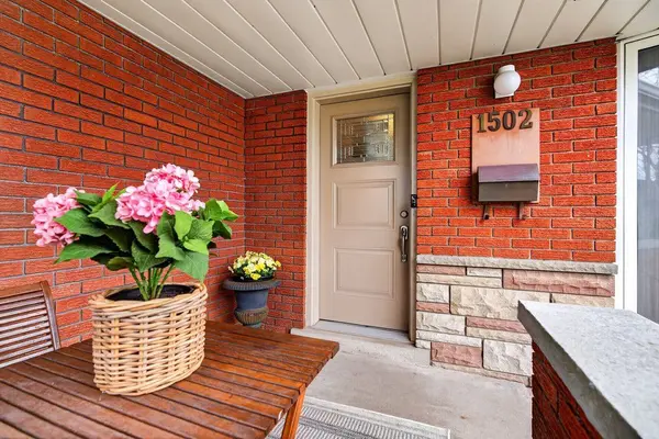 1502 Barker AVE, Burlington, ON L7P 2R4