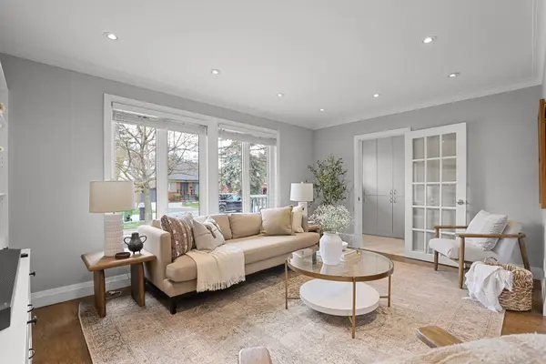 27 Cedarcrest DR, Toronto W08, ON M9A 2V4