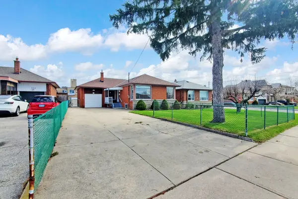 549 Rustic RD, Toronto W04, ON M6L 1X8