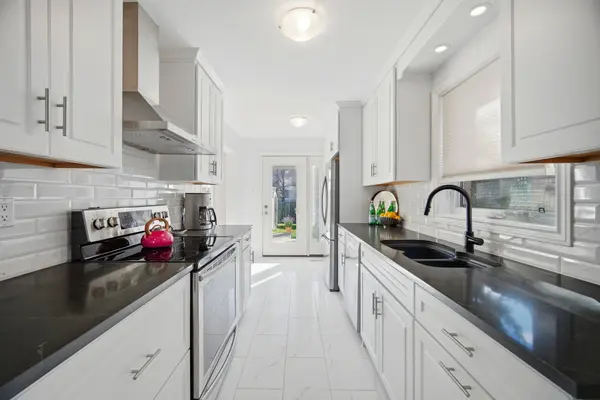 5593 Palmerston CRES, Mississauga, ON L5M 5Z8