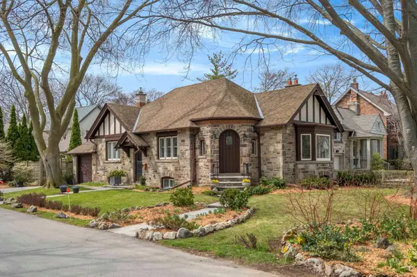 10 Edgemore DR, Toronto W07, ON M8Y 2M8