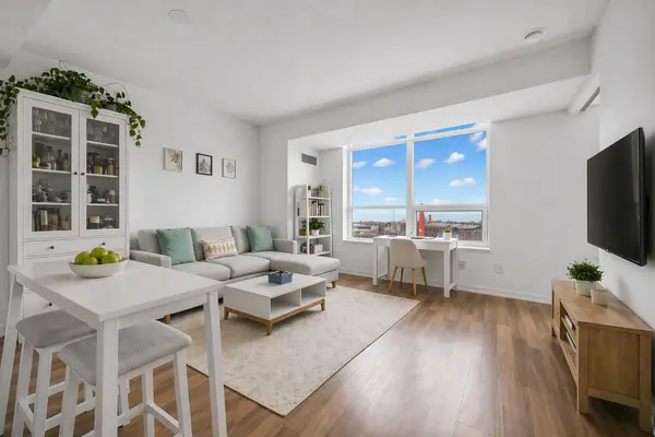 38 Joe Shuster WAY, Toronto W01, ON M6K 0A5