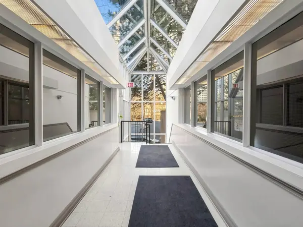 265 Enfield PL #706, Mississauga, ON L5B 3Y7