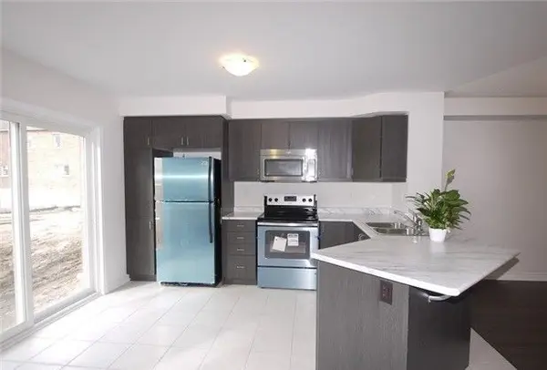 37 Dregde CT, Milton, ON L9T 8T1