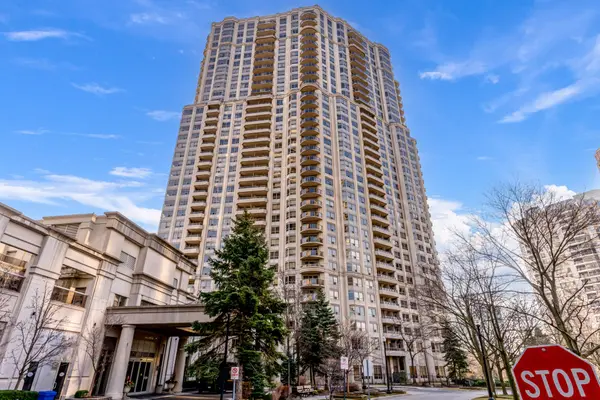 25 Kingsbridge Garden CIR #2022, Mississauga, ON L5R 4B1