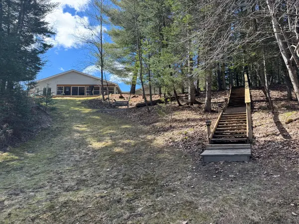 57 Hiawatha DR, Huntsville, ON P0B 1L0