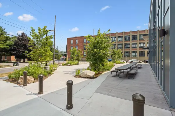 93 Arthur ST S #806, Guelph, ON N1E 0S6