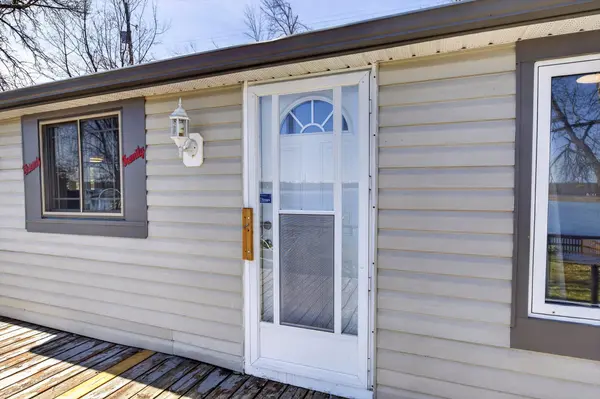 1853 Youngs Point RD, Selwyn, ON K0L 2H0