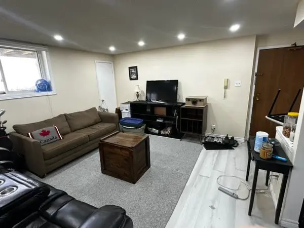 565 Greenfield AVE #902, Kitchener, ON N2C 2P5