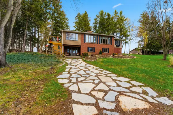 6204 County Road 9 RD, Greater Napanee, ON K7R 3K8